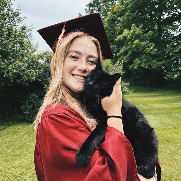 Meet your Posher, Sara - Picture 2 of 2